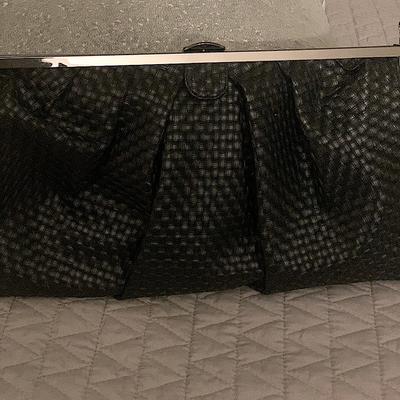 Black basket weave large clutch - Picture 2 of 6